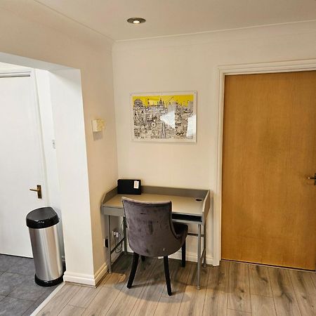 Redcot Gardens Stamford 4 Bed Contractor Familt Home With Parking المظهر الخارجي الصورة