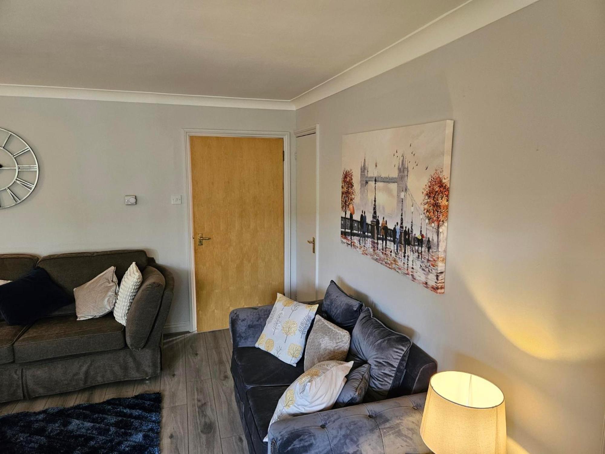 Redcot Gardens Stamford 4 Bed Contractor Familt Home With Parking المظهر الخارجي الصورة