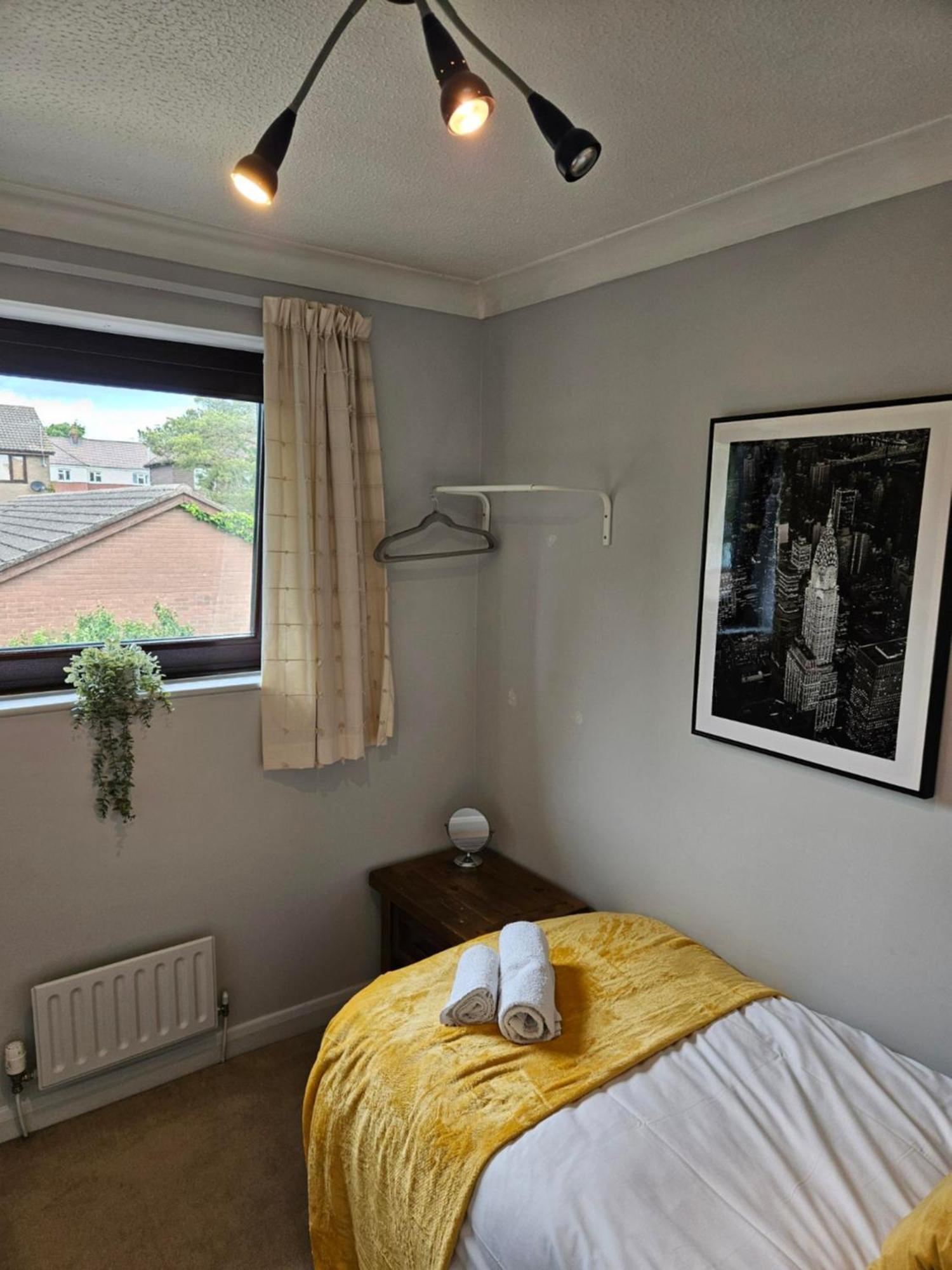 Redcot Gardens Stamford 4 Bed Contractor Familt Home With Parking المظهر الخارجي الصورة