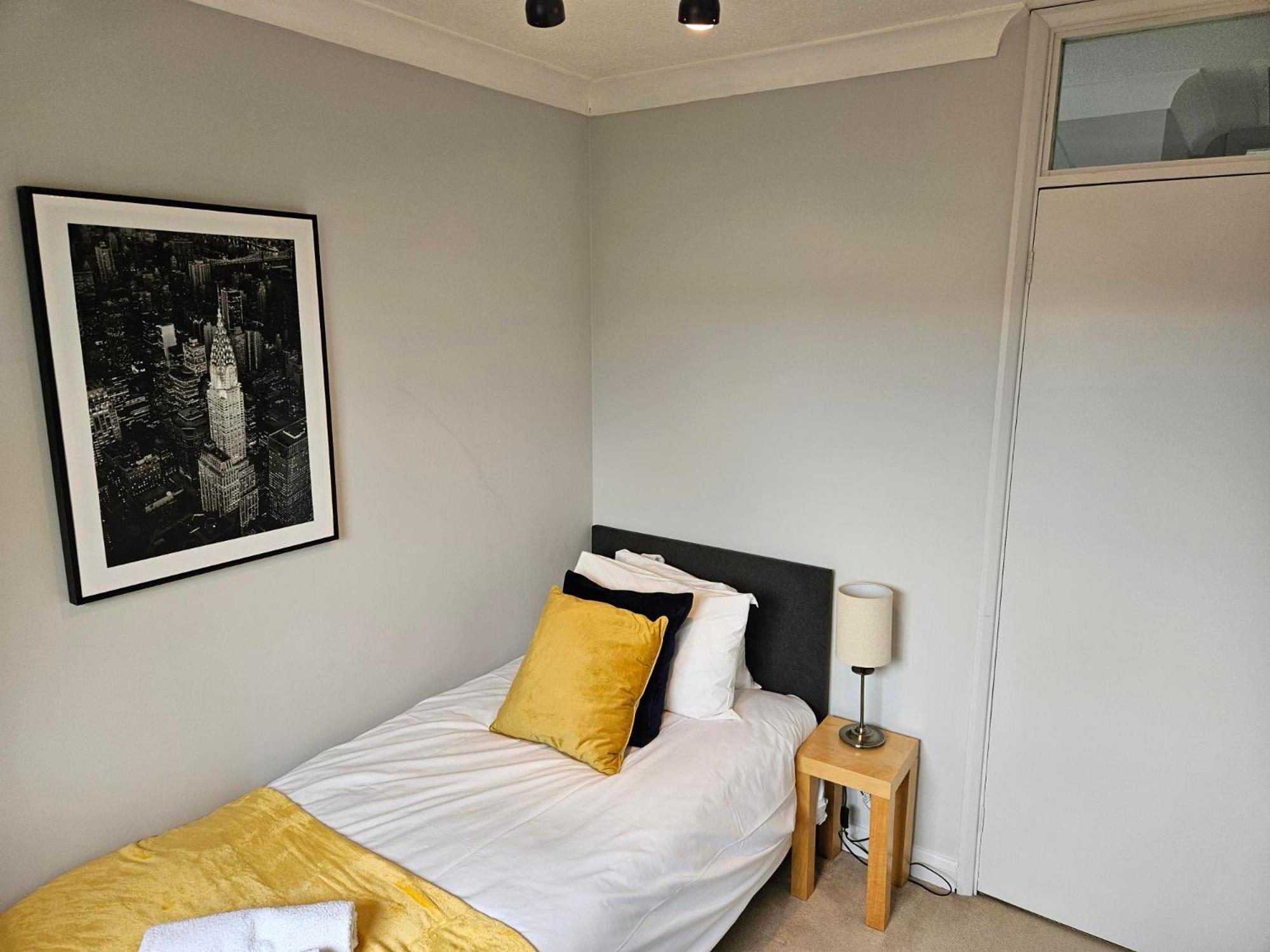 Redcot Gardens Stamford 4 Bed Contractor Familt Home With Parking المظهر الخارجي الصورة
