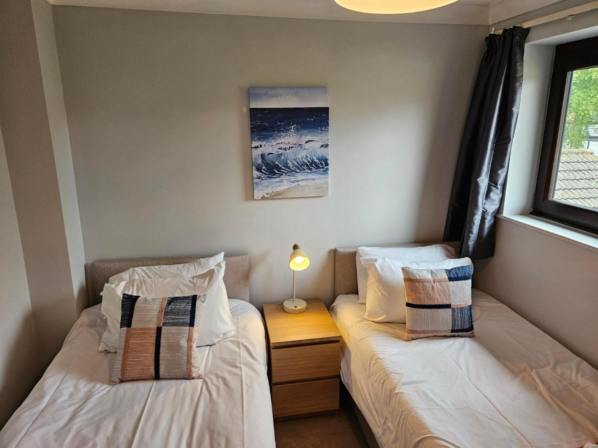 Redcot Gardens Stamford 4 Bed Contractor Familt Home With Parking المظهر الخارجي الصورة