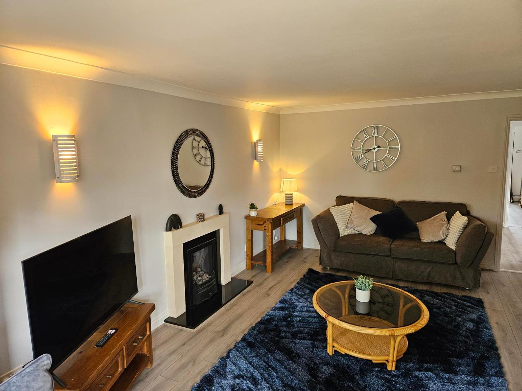 Redcot Gardens Stamford 4 Bed Contractor Familt Home With Parking المظهر الخارجي الصورة