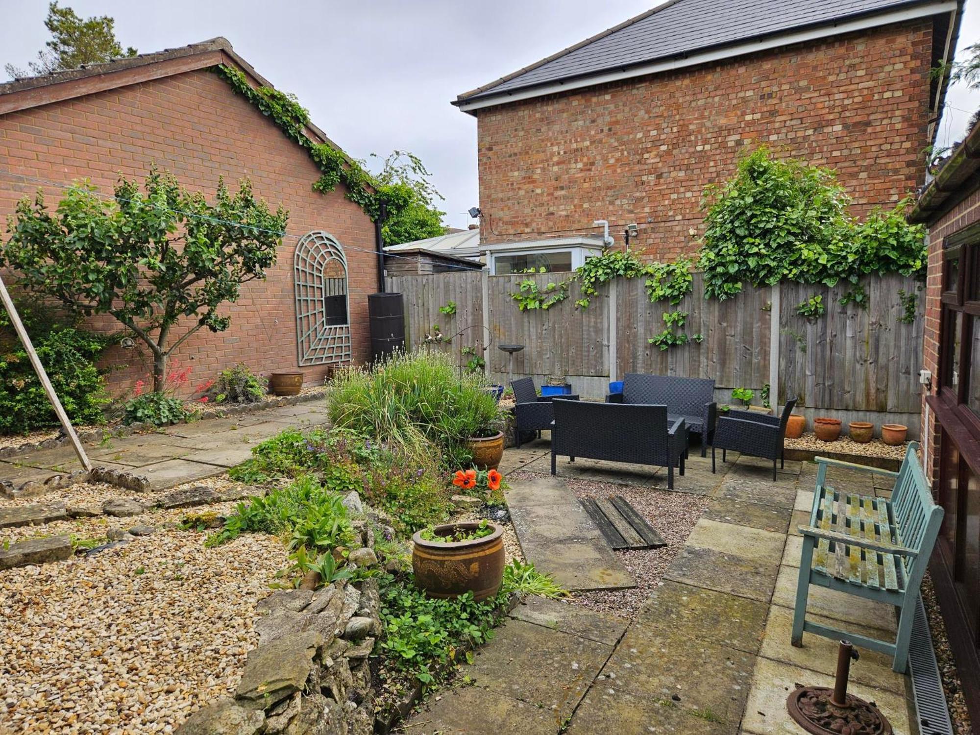 Redcot Gardens Stamford 4 Bed Contractor Familt Home With Parking المظهر الخارجي الصورة